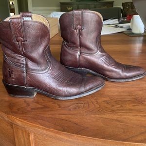 Frye Billy Short Distressed Brown Size 8